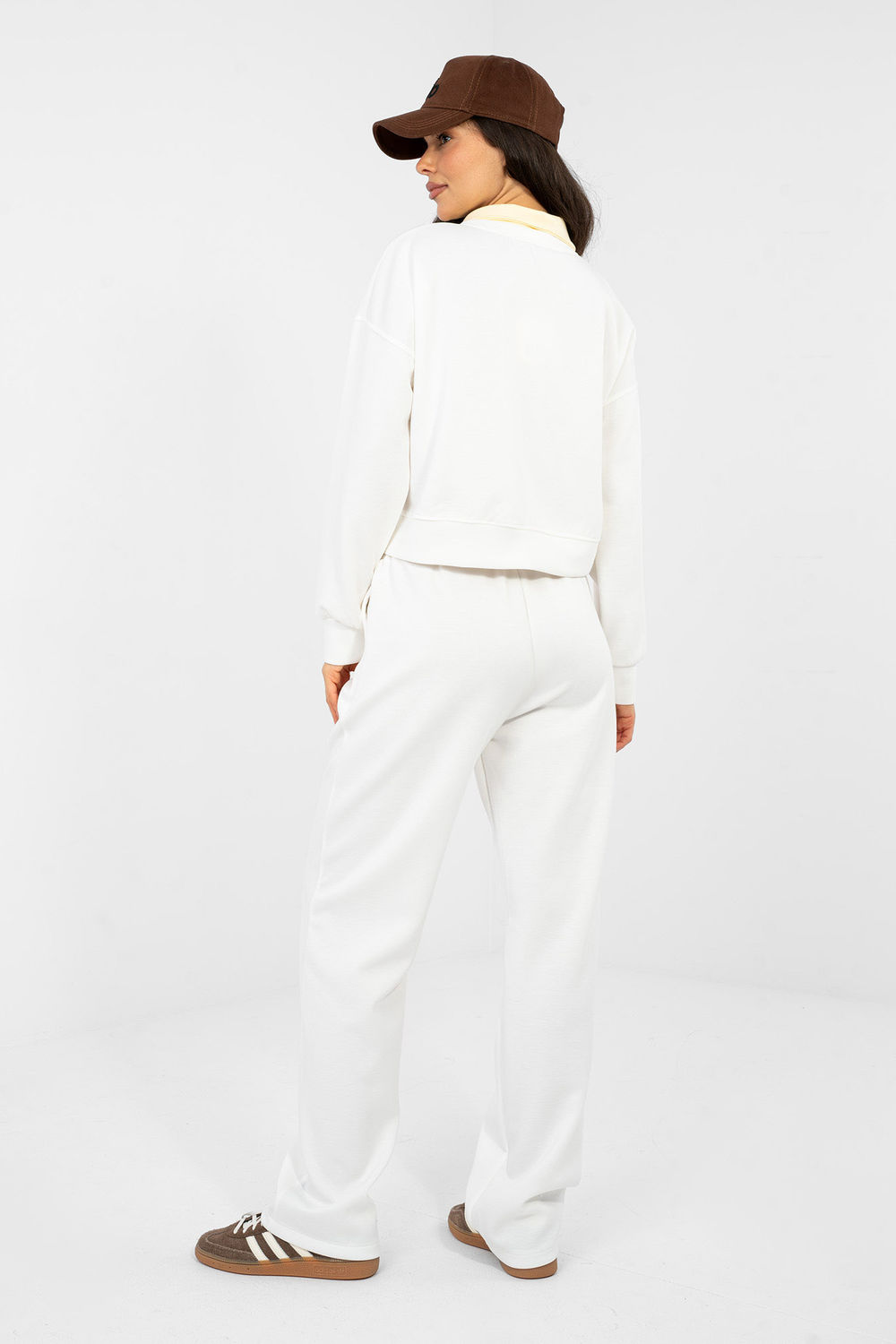 Spodnie Komplet Model IT-KMPL-22212.85 Ecru - Italy Moda224068 - Beżowy - obrazek 2