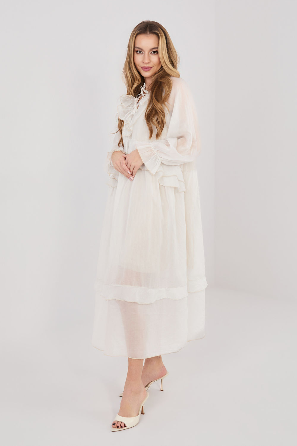 Sukienka Model IT-SK-51600.19 Light Beige - Italy Moda225504 - Beżowy - obrazek 3