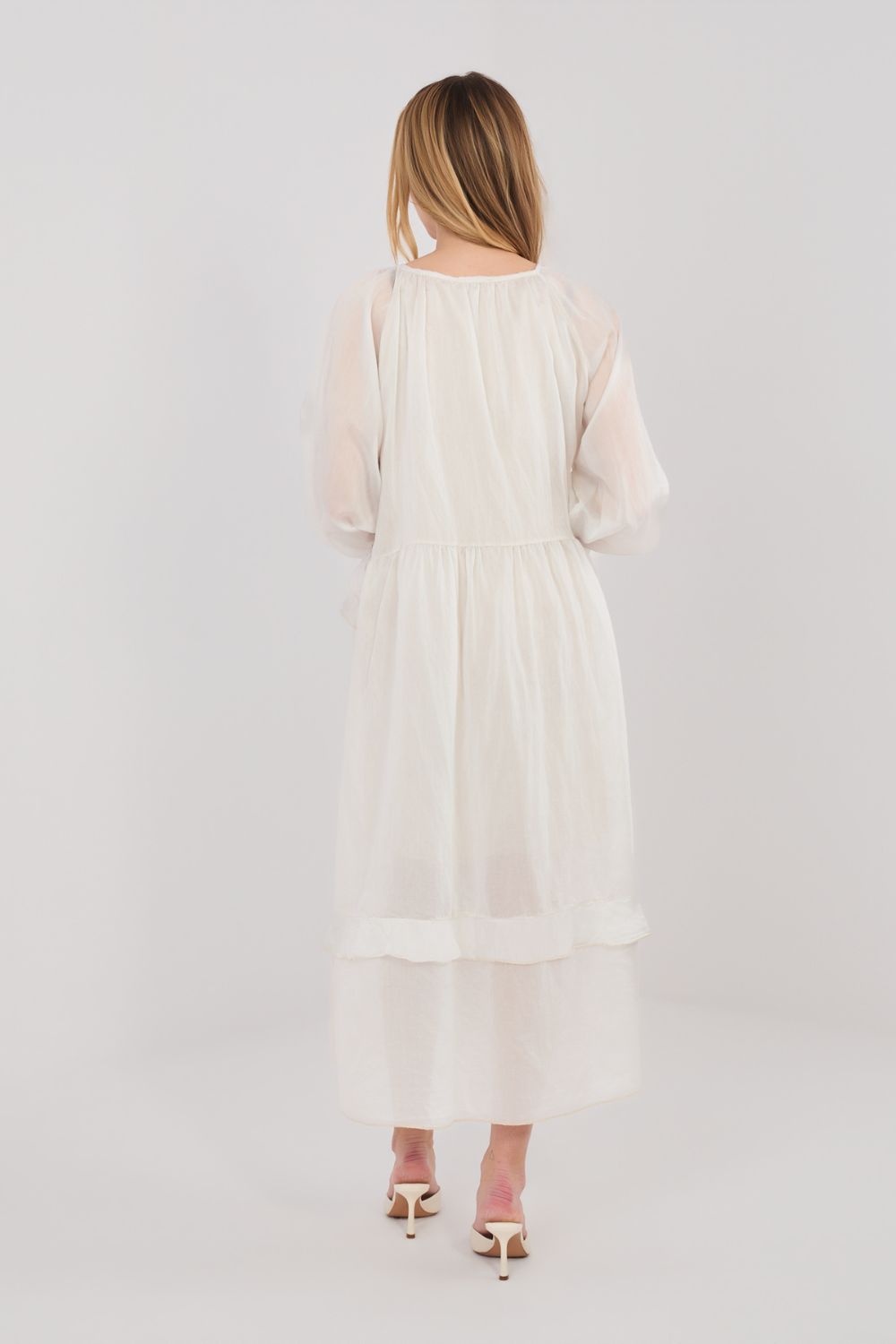Sukienka Model IT-SK-51600.19 Light Beige - Italy Moda225504 - Beżowy - obrazek 4