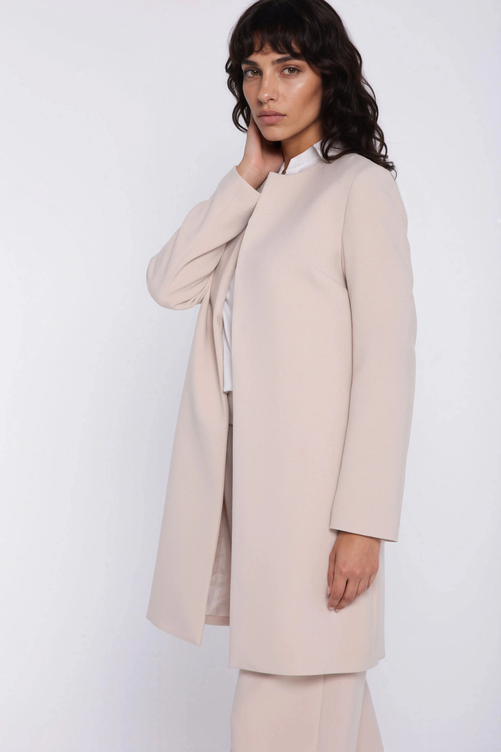 Prosty długi żakiet Z99 Beige - Nife225818 - Beżowy - obrazek 2
