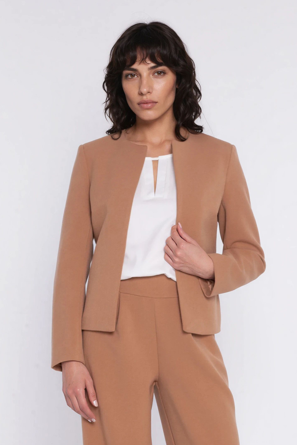 Krótki żakiet chanel Z100 Carmel - Nife225820 - Beżowy