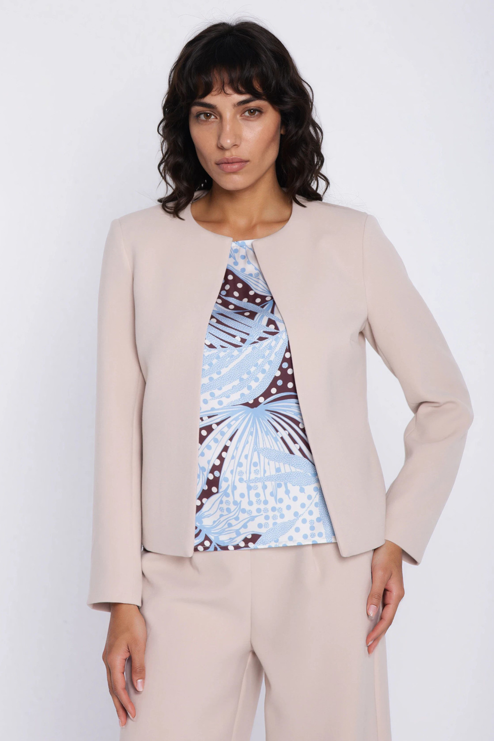 Krótki żakiet chanel Z100 Beige - Nife225822 - Beżowy - obrazek 4