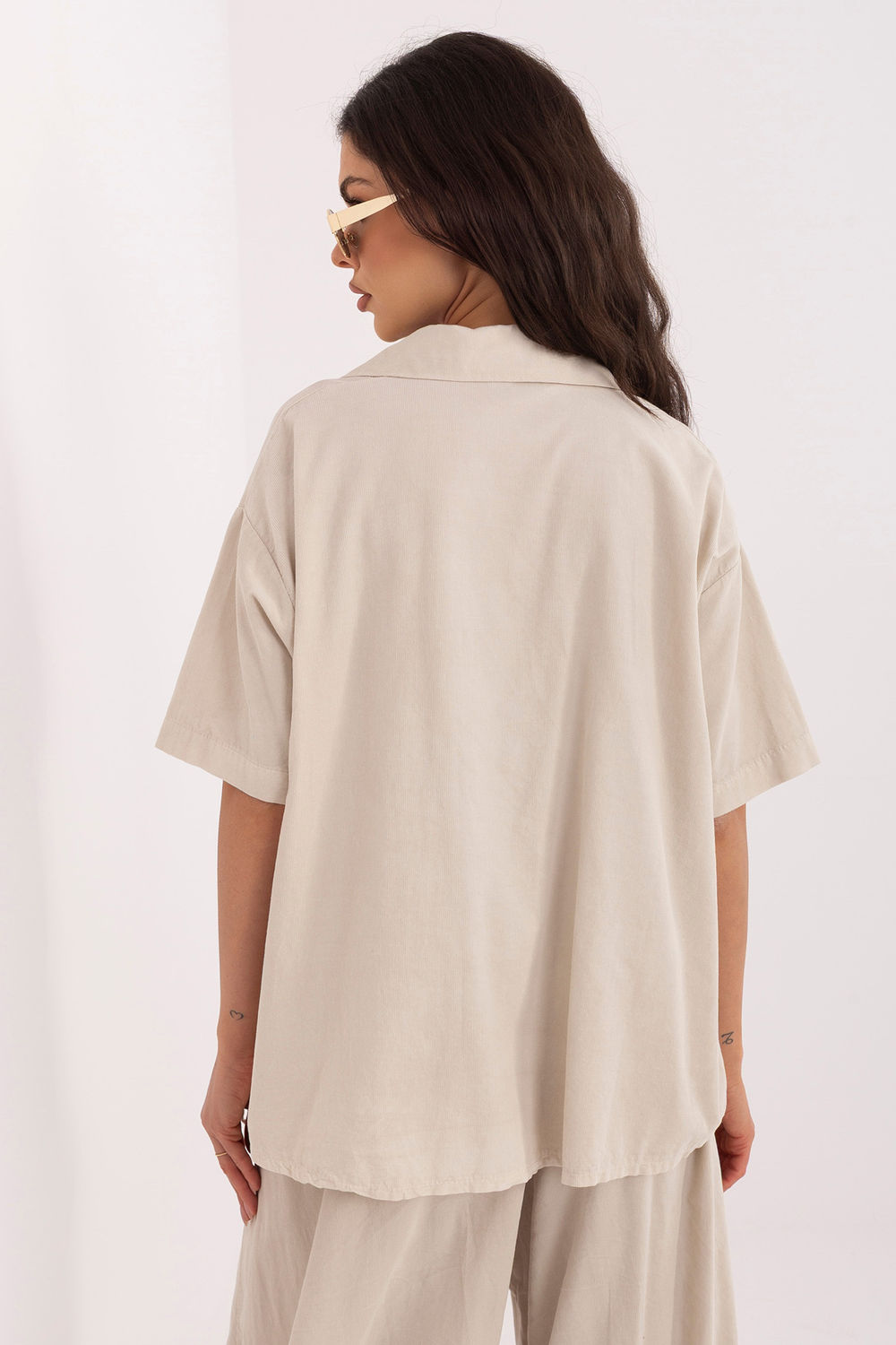 Koszula Damska Model IT-KS-FL10320.12 Beige - Italy Moda226019 - Beżowy - obrazek 3
