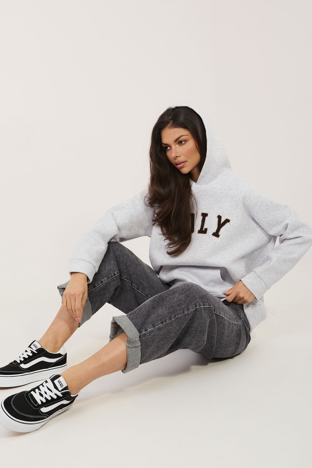 Bluza Damska Model RV-BL-A1082.24 Light Grey - Rue Paris226315 - Szary - obrazek 2