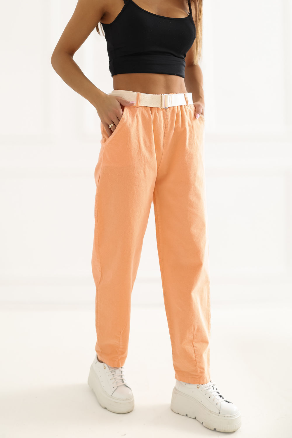 Spodnie Damskie Model IT-SP-26016.85 Light Orange - Italy Moda226458 - Pomarańczowy - obrazek 2