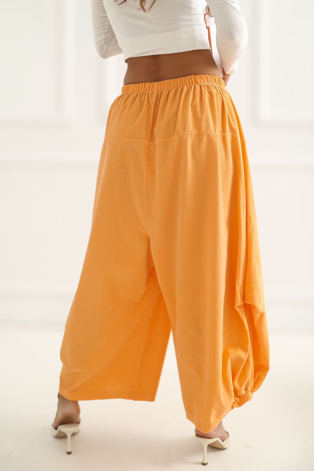 Spodnie Damskie Model IT-SP-FL9321.95 Light Orange - Italy Moda226454 - Pomarańczowy - obrazek 4