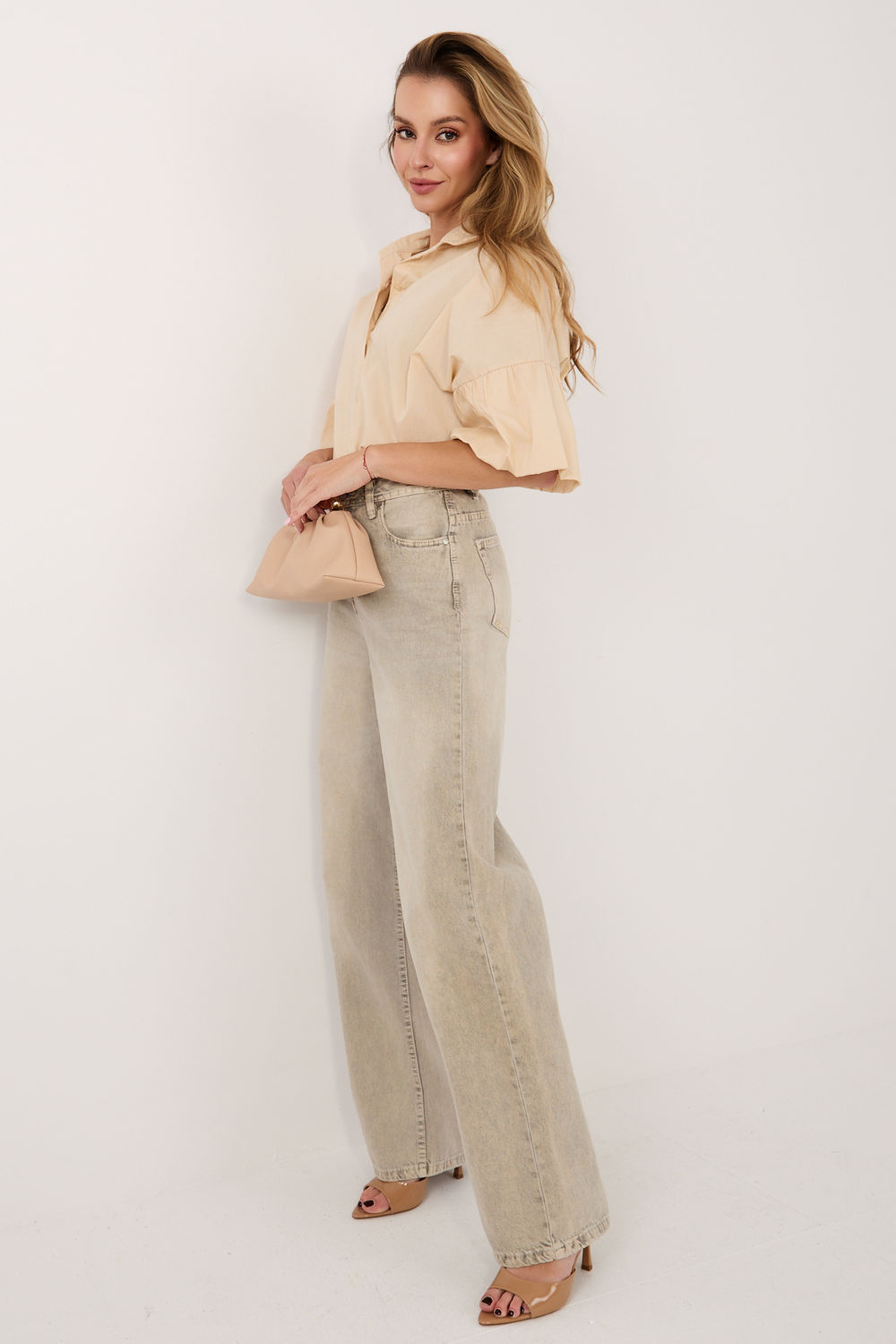 Koszula Damska Model MI-KS-3389A.90 Light Beige - Italy Moda227875 - Beżowy - obrazek 2