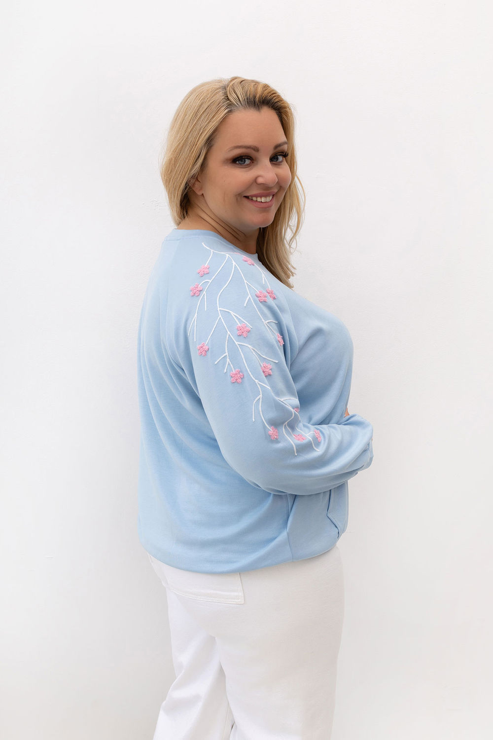 Bluza Damska Model RV-BL-A1210.98 Light Blue - Relevance228059 - Niebieski - obrazek 3