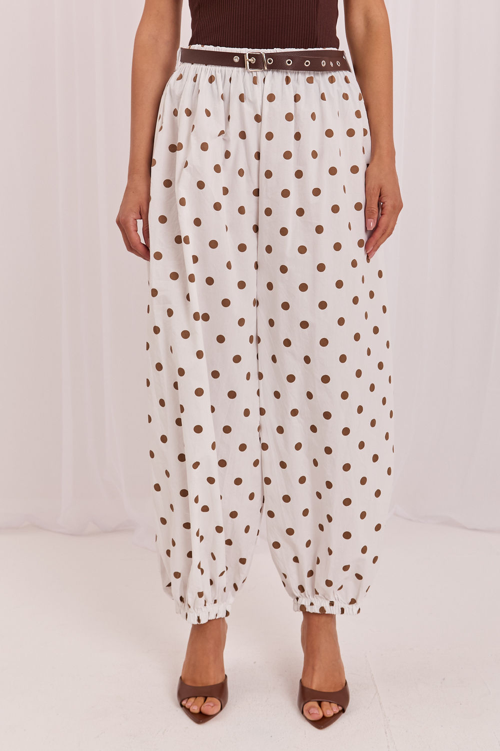 Spodnie Damskie Model MO-SP-13588.95 Ecru - Italy Moda229815 - Beżowy