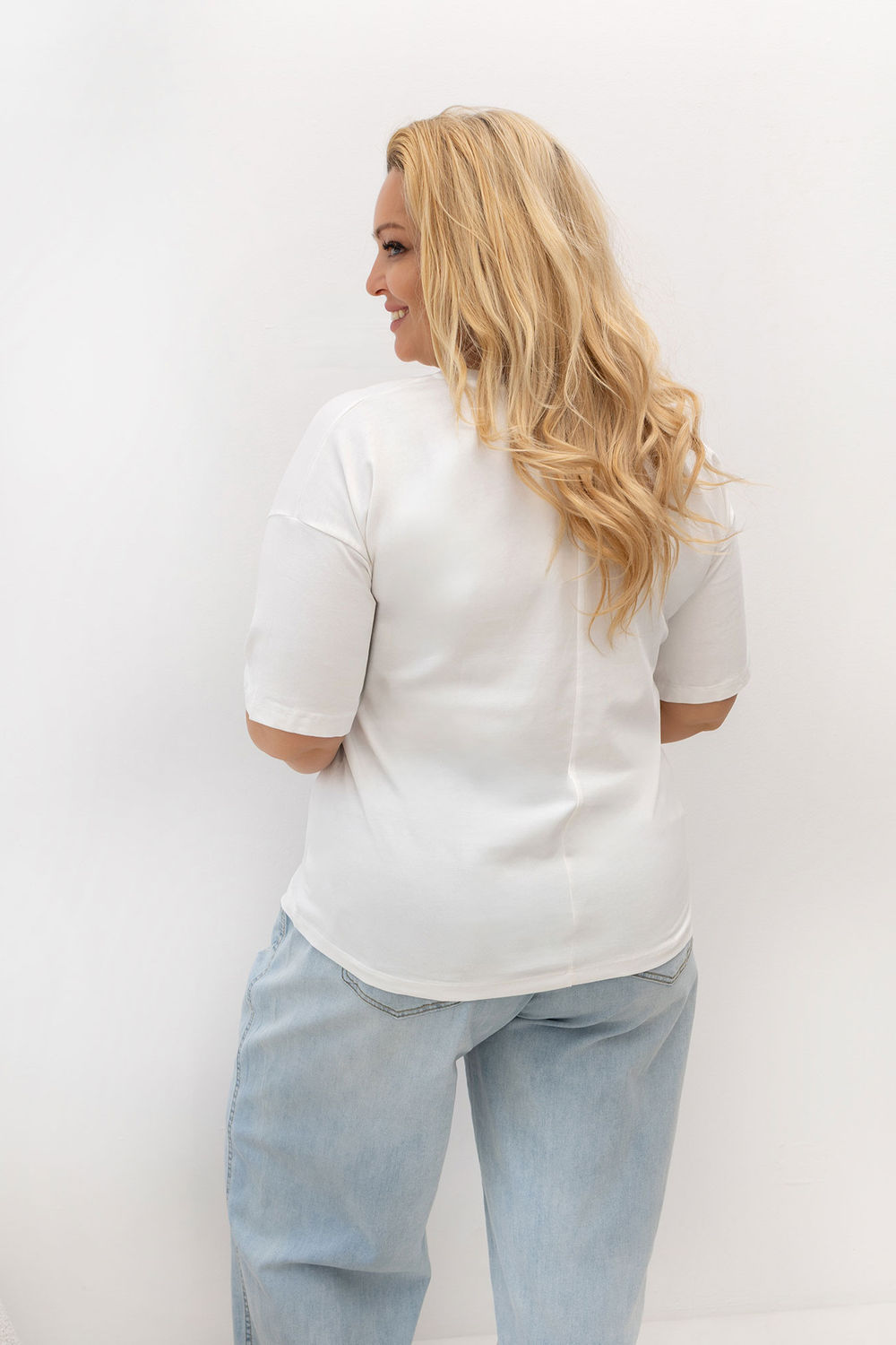 Tshirt Damski Plus Size Model RV-TS-A1331.29P Ecru - Relevance230455 - Beżowy - obrazek 3