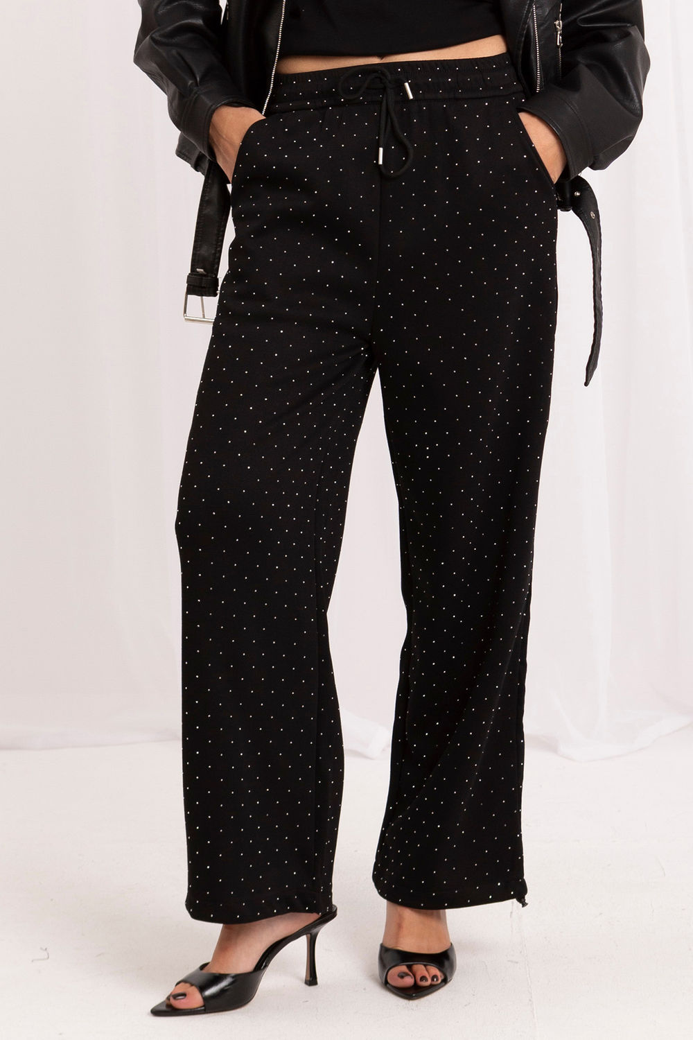 Spodnie Dresowe Model IR-SP-YV5504.66 302019 Black - Italy Moda230885 - Czarny
