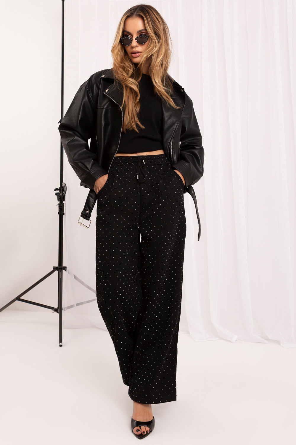 Spodnie Dresowe Model IR-SP-YV5504.66 302019 Black - Italy Moda230885 - Czarny - obrazek 2