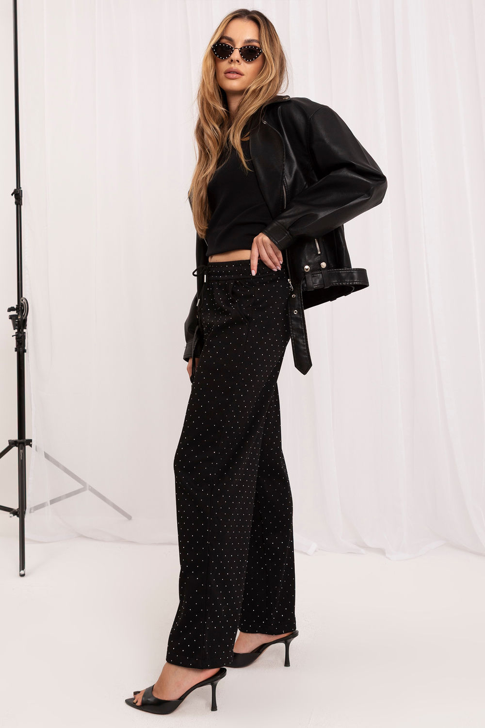 Spodnie Dresowe Model IR-SP-YV5504.66 302019 Black - Italy Moda230885 - Czarny - obrazek 3