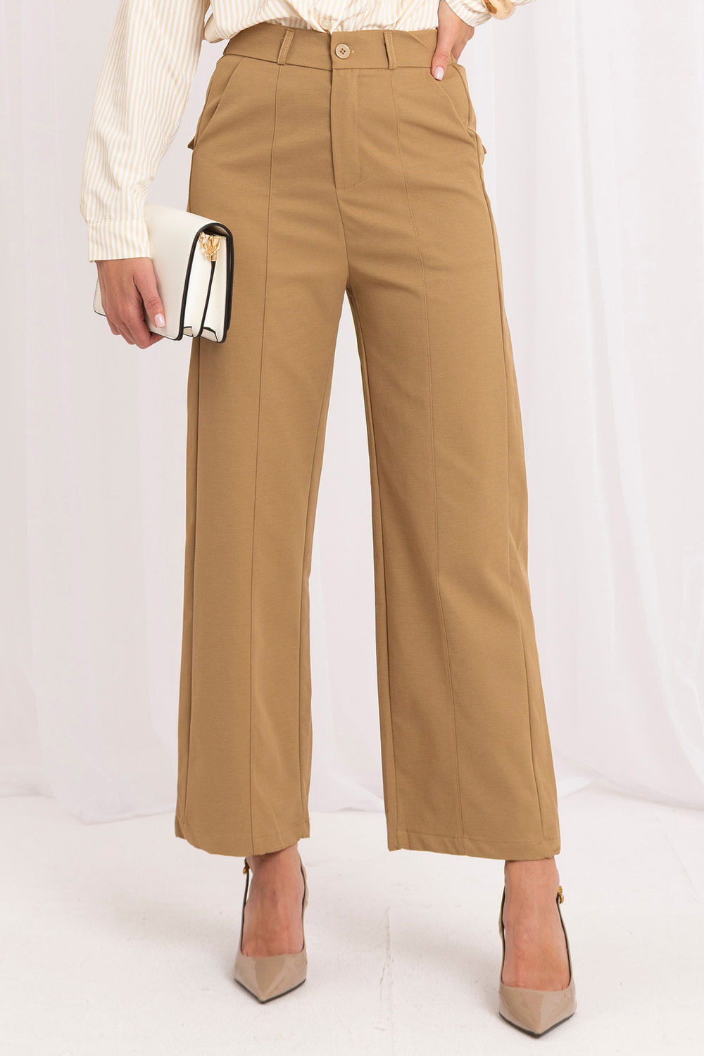 Spodnie Damskie Model IR-SP-YV056B.69 301998 Camel - Italy Moda230892 - Brązowy
