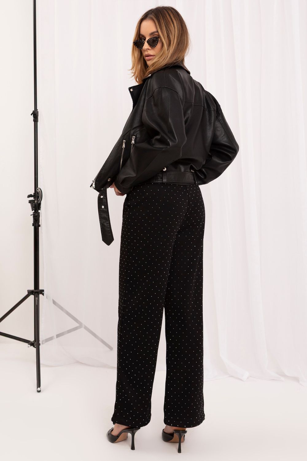 Spodnie Dresowe Model IR-SP-YV5504.66 302019 Black - Italy Moda230885 - Czarny - obrazek 4