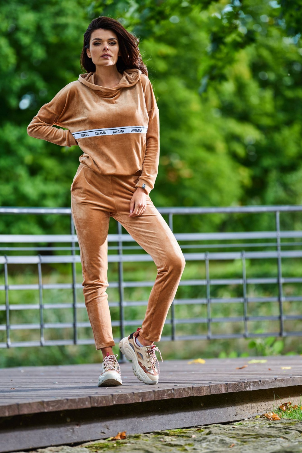 Bluza Damska Model A371 Beige Welur - awama149788 - Beżowy - obrazek 4