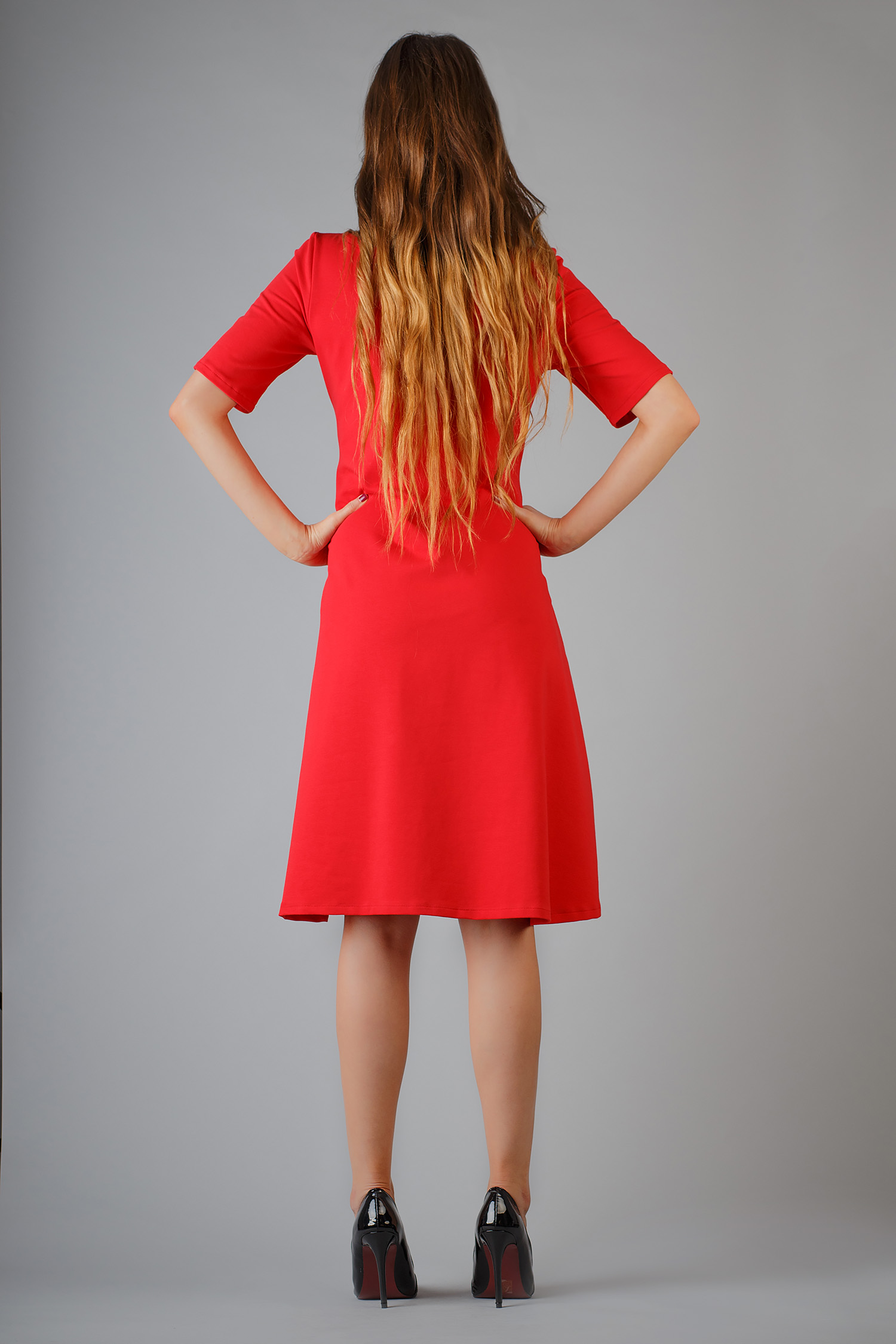 Sukienka Model Nadzieja 6 Red - Tessita37916 - Czerwony - obrazek 3