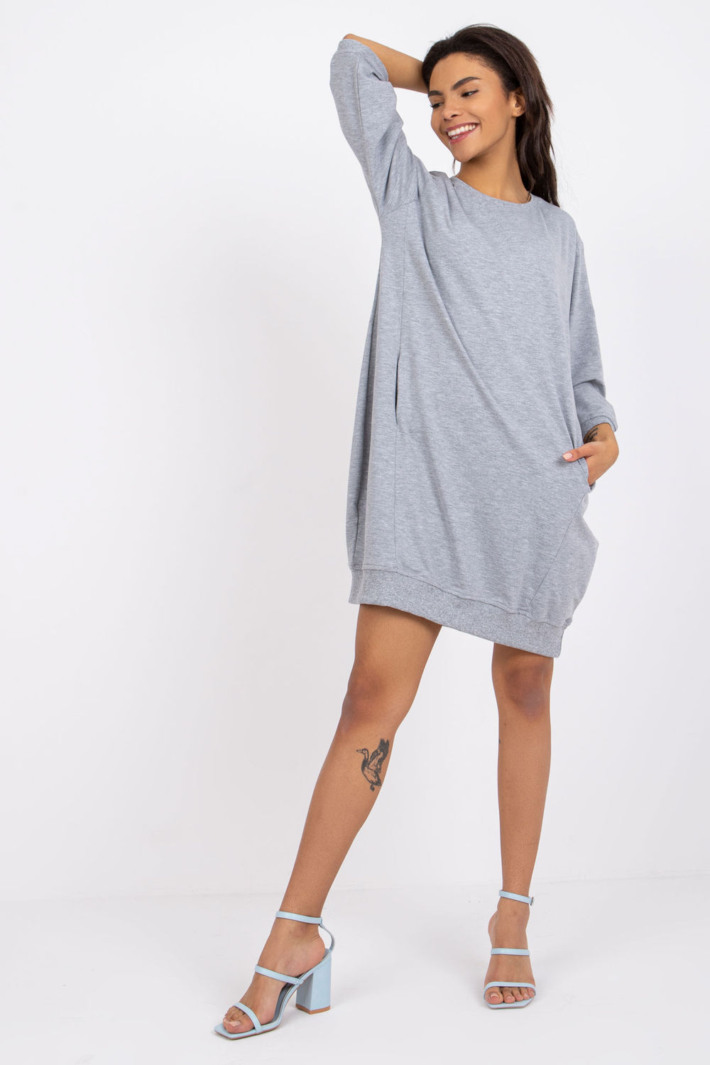Sukienka Model RV-SK-6839.95 Grey - Relevance162961 - Szary - obrazek 2