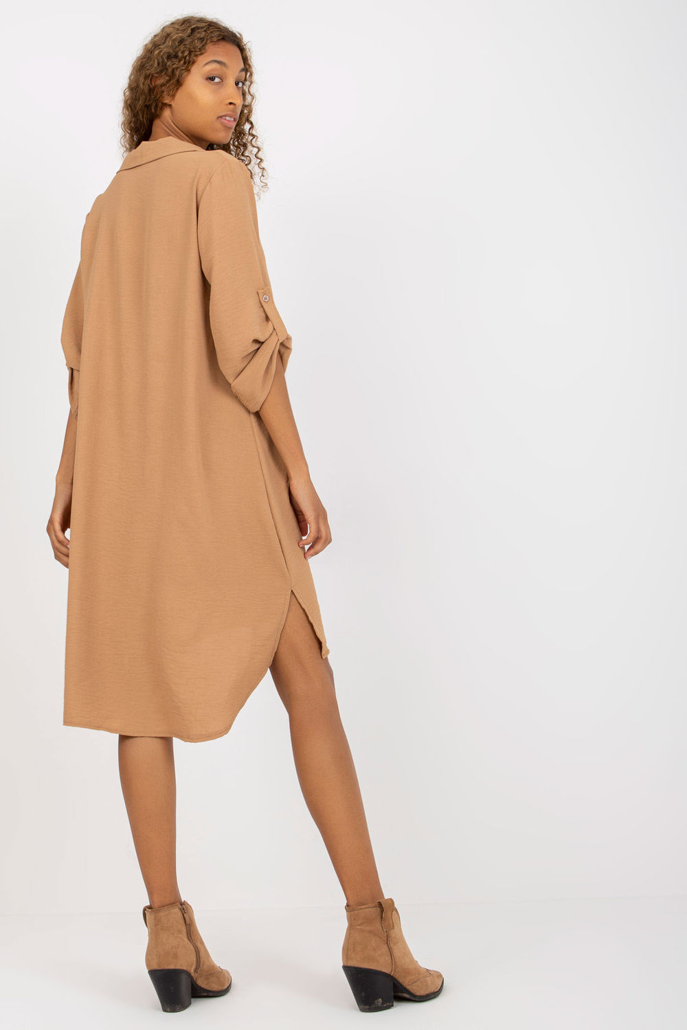 Sukienka Model DHJ-SK-16328.33 Camel - Italy Moda168796 - Brązowy - obrazek 3