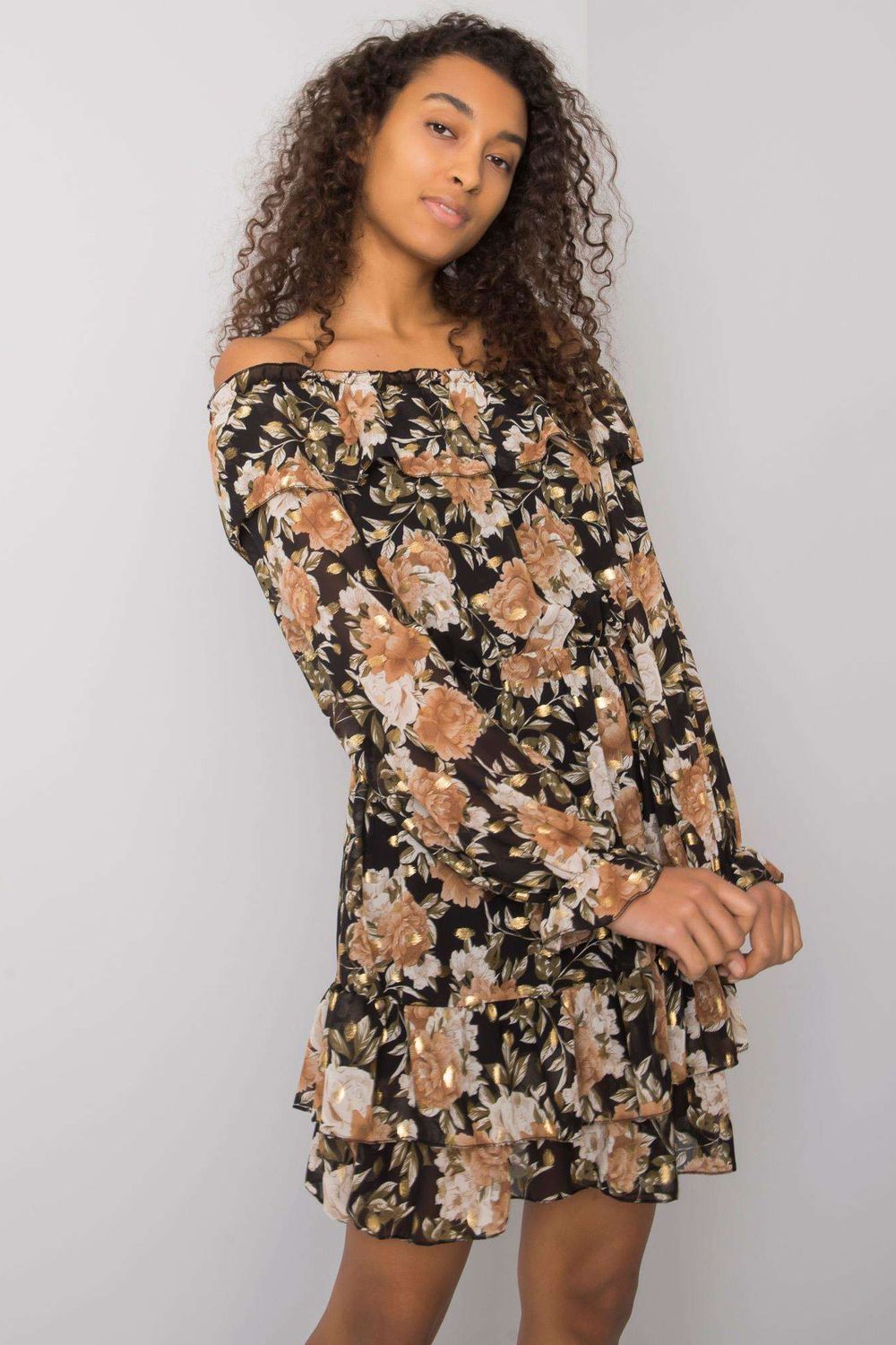 Sukienka Model DHJ-SK-15015-2.73P Black/Beige - Italy Moda169537 - Beżowy