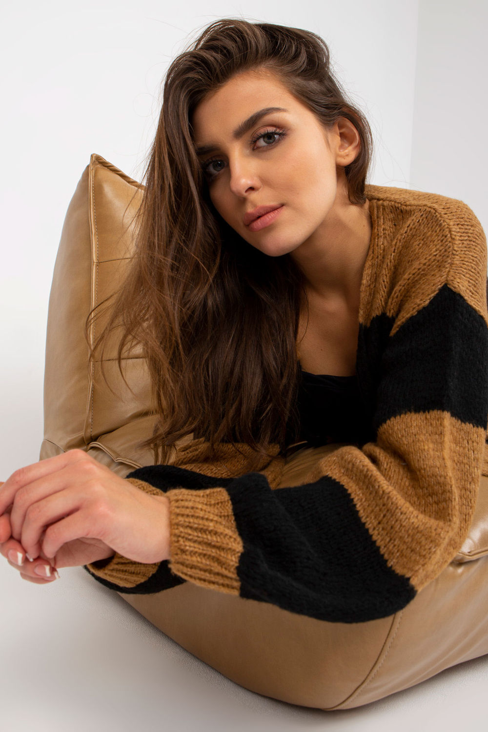 Sweter Kardigan Model TW-SW-BI-M3022.29X Camel - Och Bella170741 - Brązowy - obrazek 2