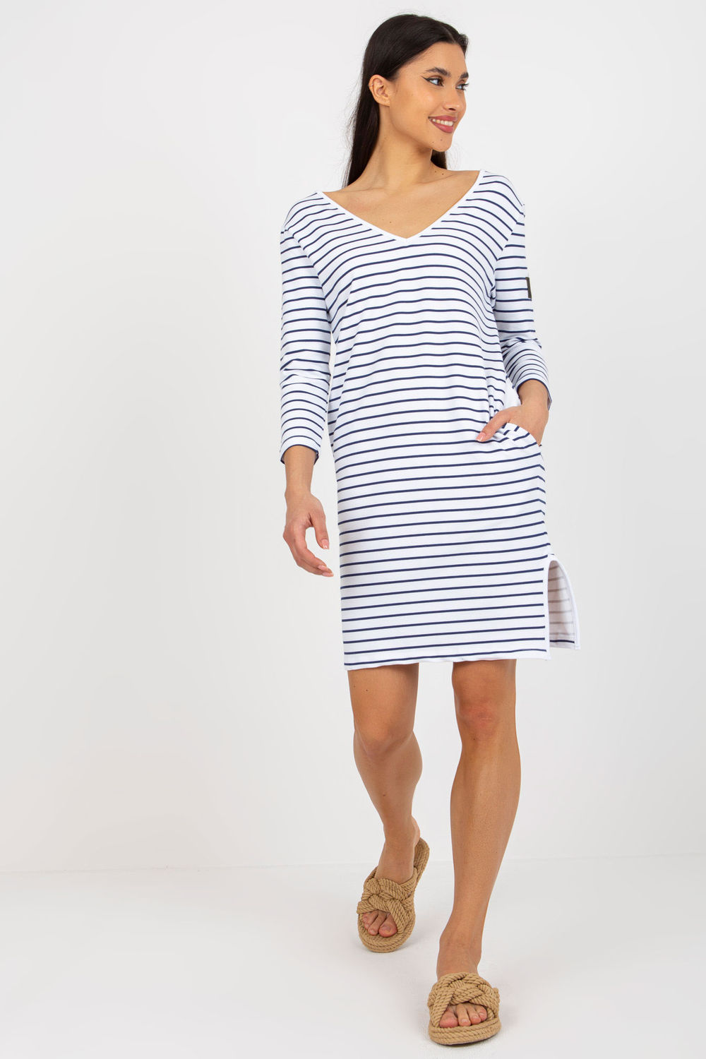 Sukienka Model TW-SK-BL-1010.74 White/Navy - Och Bella175682 - Biały - obrazek 2