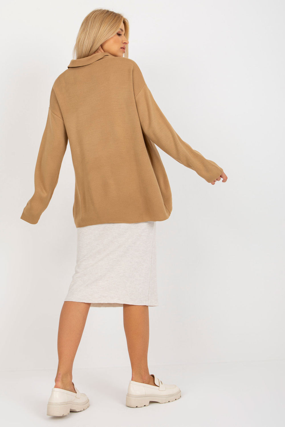 Sweter Damski Model LC-SW-2261.00P Camel - Rue Paris175731 - Brązowy - obrazek 3