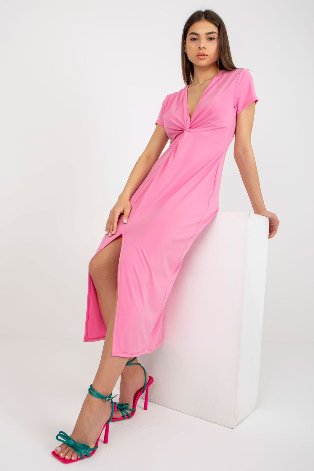 Sukienka Model DHJ-SK-17302.39X Pink - Italy Moda178486 - Różowy - obrazek 2