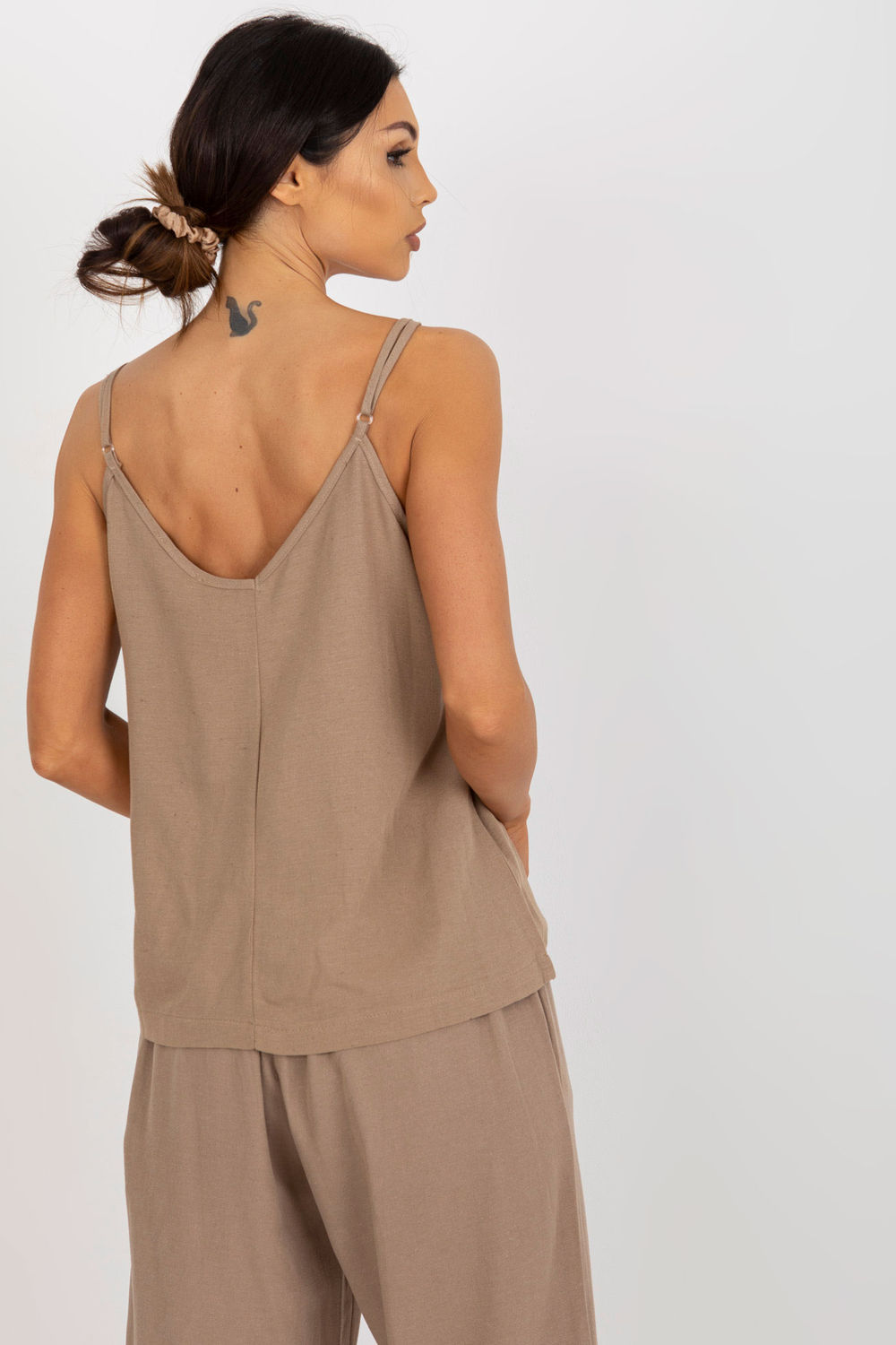 Koszulka Top Model TW-TP-BE-A290.33P Dark Beige - Och Bella179792 - Beżowy - obrazek 3